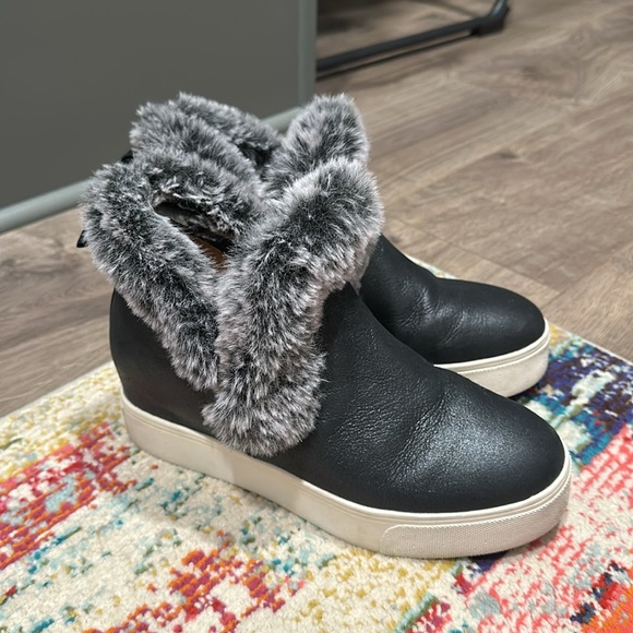 J Slides Black Wedges - Picture 3 of 7